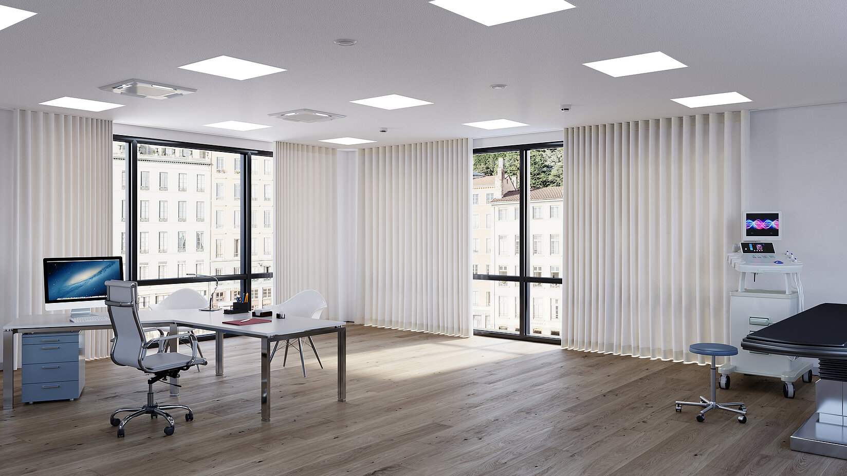 Helle Arztpraxis oder Büroeinheit mit cremefarbenen, vertikal geführten MHZ Vorhängen vor großen Fenstern.