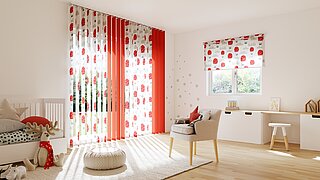 Kinderzimmer mit roten Fliegenpilz-Vorhängen und passendem Raffrollo