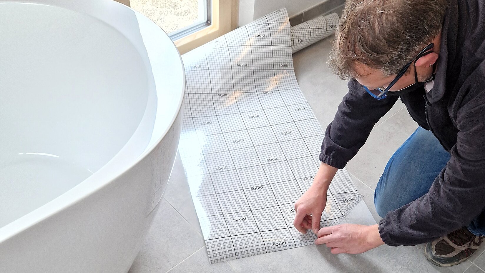 Hafttextil der Kooperation im Badezimmer