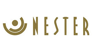 Goldfarbenes Logo der Marke NESTER mit einem Symbol aus Kreisbögen und einem Punkt.