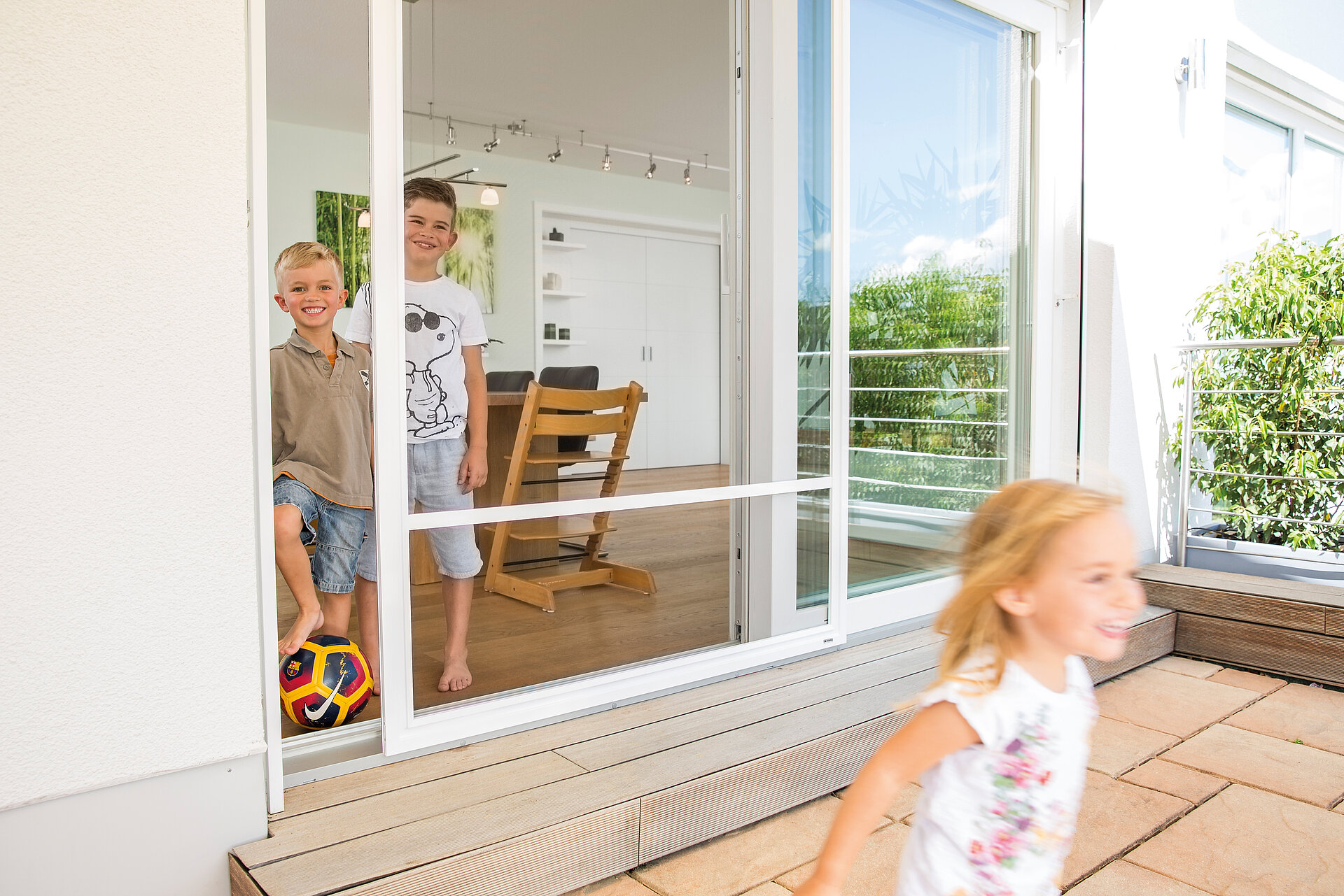 Fliegengitter Tür von Neher für Ihre Balkontüre und Terrassentüre auf Maß