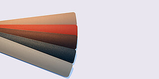 Colour fan with soft-touch slats from the VELVET METAL collection. Subtle shimmer in warm metallic shades.