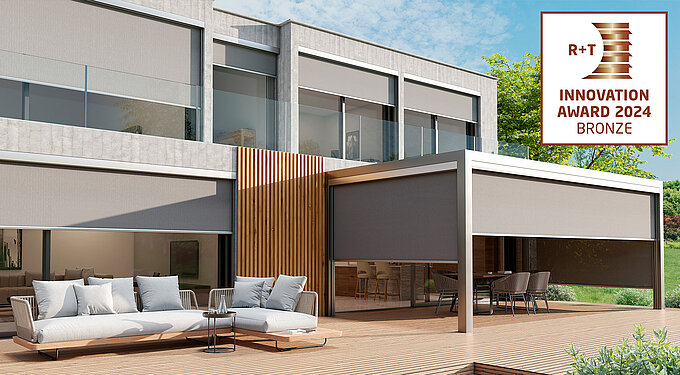 ZIP vertical awnings in pergola with “R+T Innovation Award 2024 Bronze” label in English.