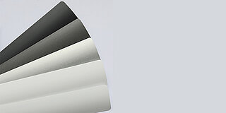 Colour fan showing four PURE slats in black, anthracite, silver, and white. Silk-matt surface matched to MHZ profile colours.
